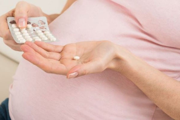 女人怀孕初期应该注意什么 女人怀孕初期注意事项 女性怀孕初期要补充叶酸吗